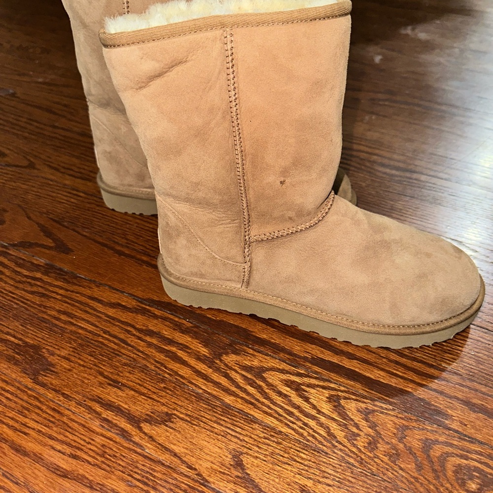 UGG Classic Short Boots - Chestnut